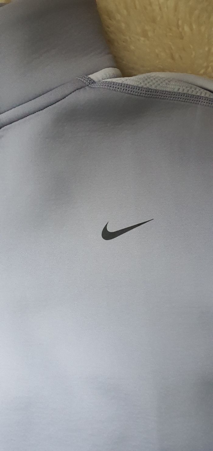 Sweat de sport Nike taille L - photo numéro 2