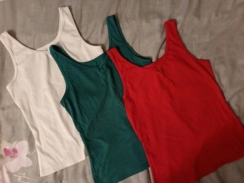 Lot de 3 débardeurs neuf