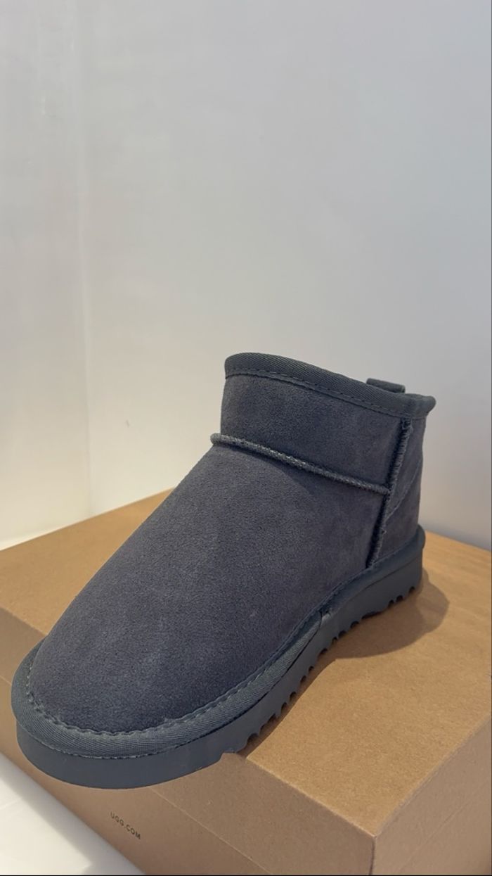 Pantoufles UGG Neuf Taille 39 - photo numéro 8