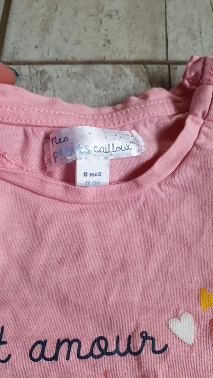T-shirt mes petits Cailloux 18 mois en très bon état - photo numéro 2