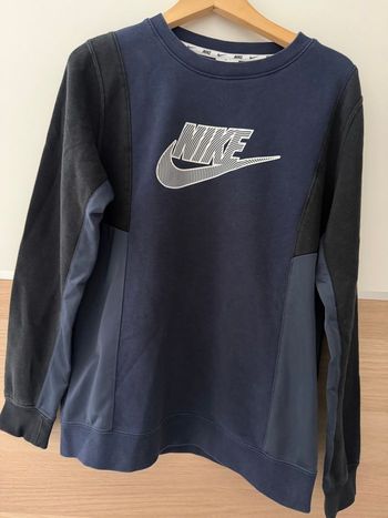 Sweet bleu marine Nike taille 147/158 cm tres bon état manches longues