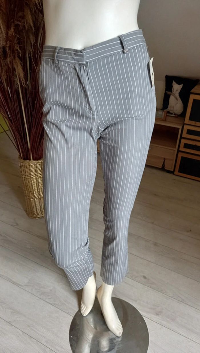 Pantalon gris rayé blanc Taille 36 Neuf - photo numéro 2