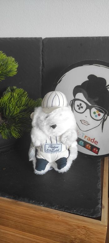 Doudou hérisson rayé noir casquette bleu chaussure tartine et chocolat