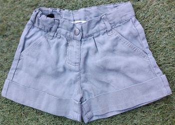 Beau petit short en lin