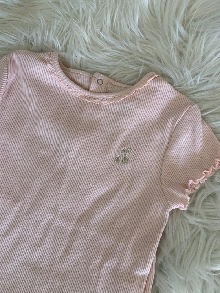 Fille 👧🏻 Tshirt côtelé rose - kiabi 18 mois - photo numéro 3