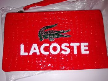 Très Jolie pochette Rouge Vernie 💄