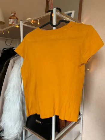 Tee-shirt à manches courtes jaune moutarde