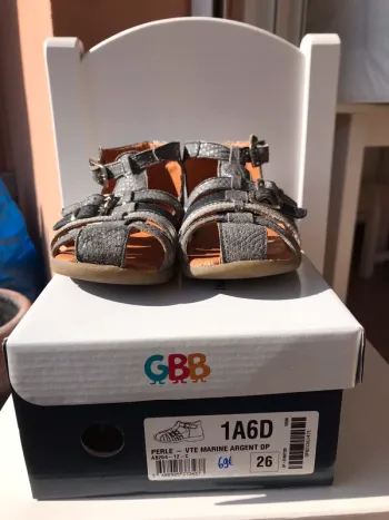 Sandales GBB couleur bleu marine pointure 26