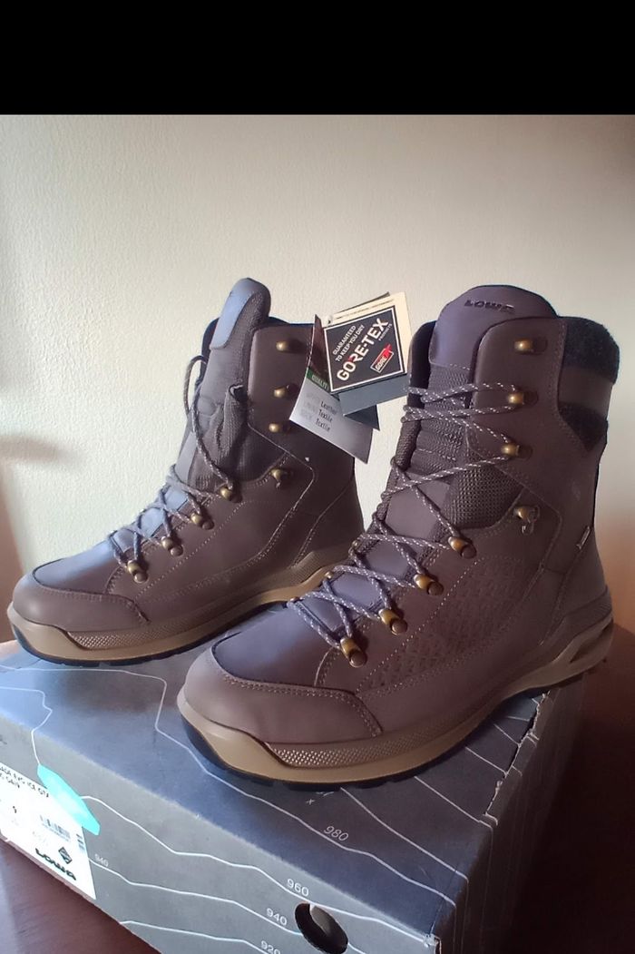 Chaussures randonnée lowa neuves 43.5