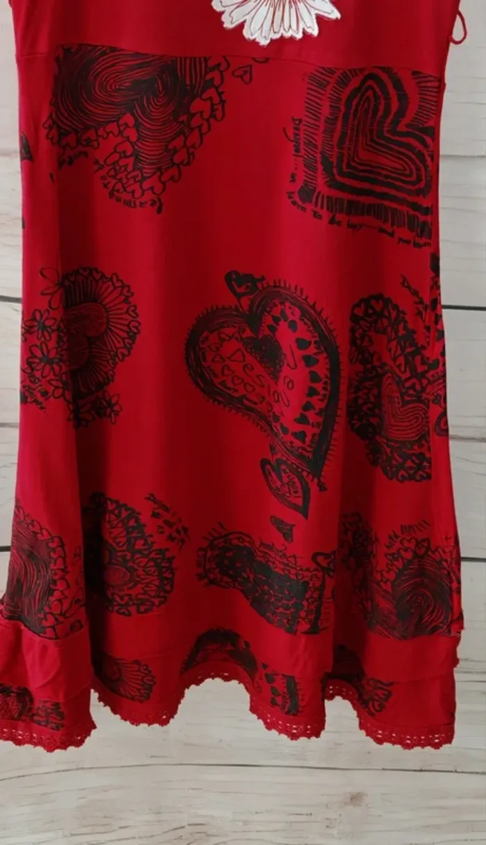 Robe longue Desigual taille S rouge et blanche motifs cœurs Femme - photo numéro 2