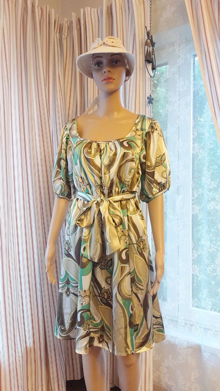 Robe satiné Vue sur Mer taille 42 - photo numéro 4