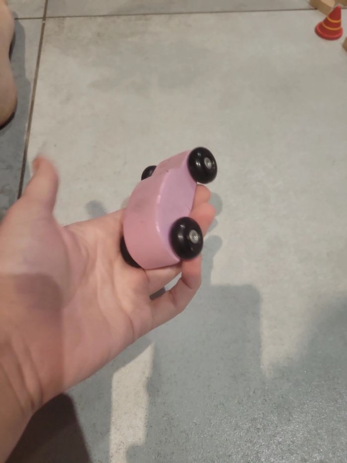 Jouet voiture rose bois roue - photo numéro 2