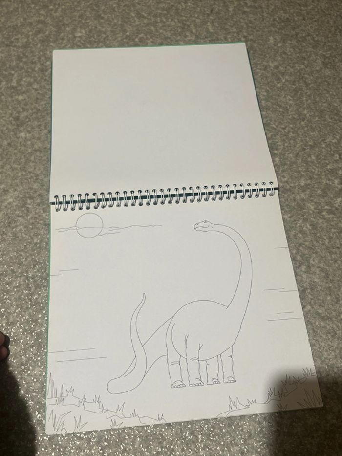 Livre de pochoirs dinosaures - photo numéro 5