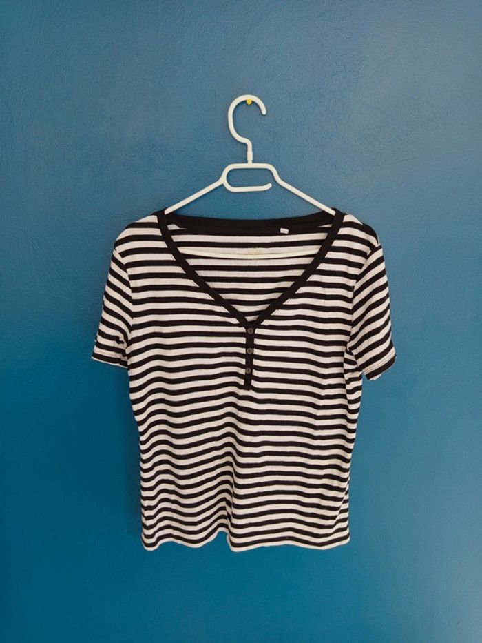 T-shirt rayé noir et blanc