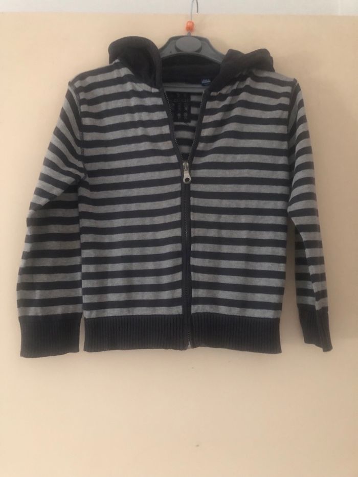 Gilet gris noir 6 ans Okaidi