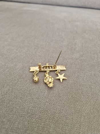 Broche vintage dorée décorative