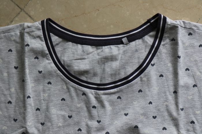C&A haut de pyjama gris motif coeur - photo numéro 2