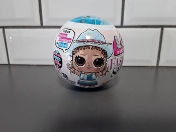 Poupée lol surprise