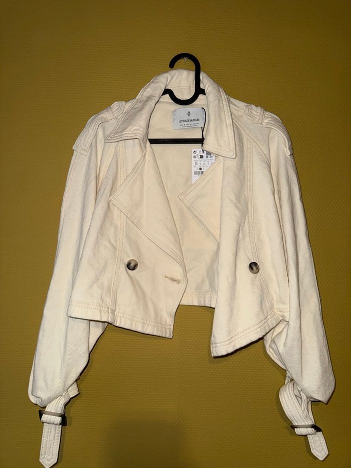 Veste courte Stradivarius