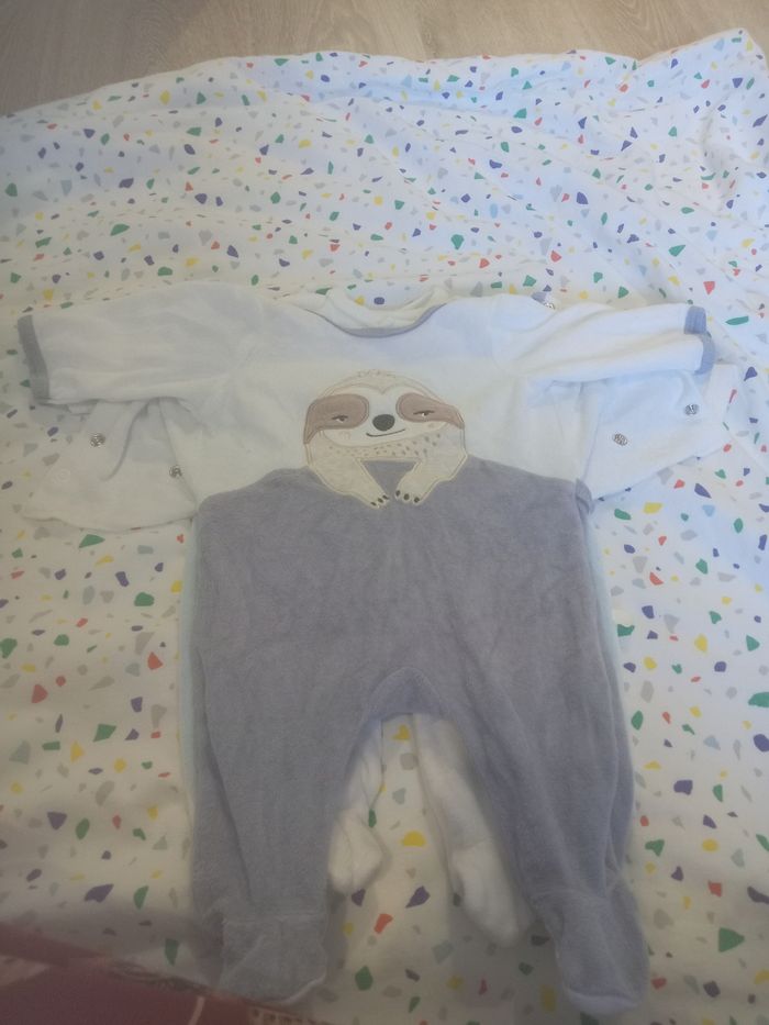 6 pyjamas naissance, très peu portés - photo numéro 3