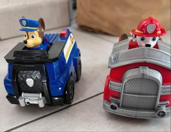 Voitures et ballon sauteur pat patrouille