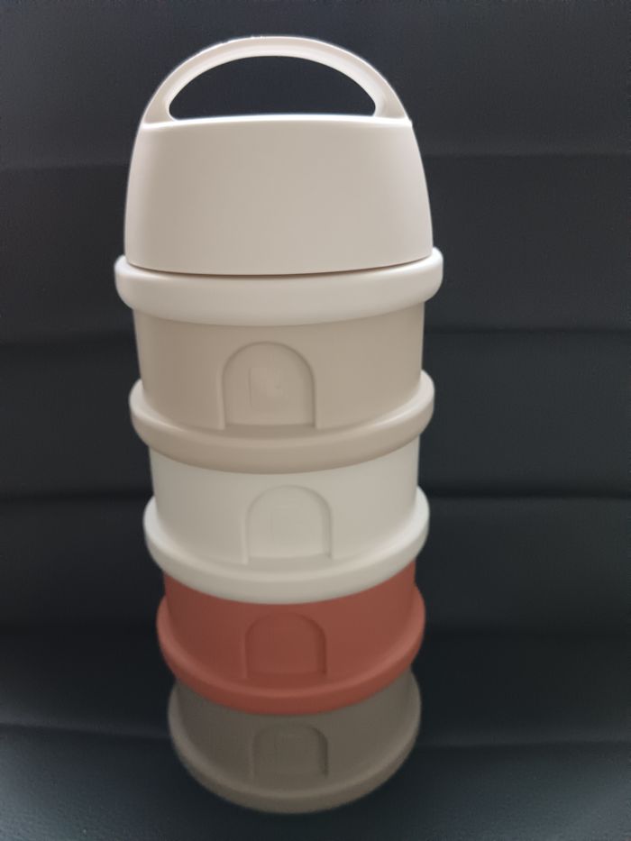 Boîtes de doseuses de lait marque Béaba en excellent état. - photo numéro 2