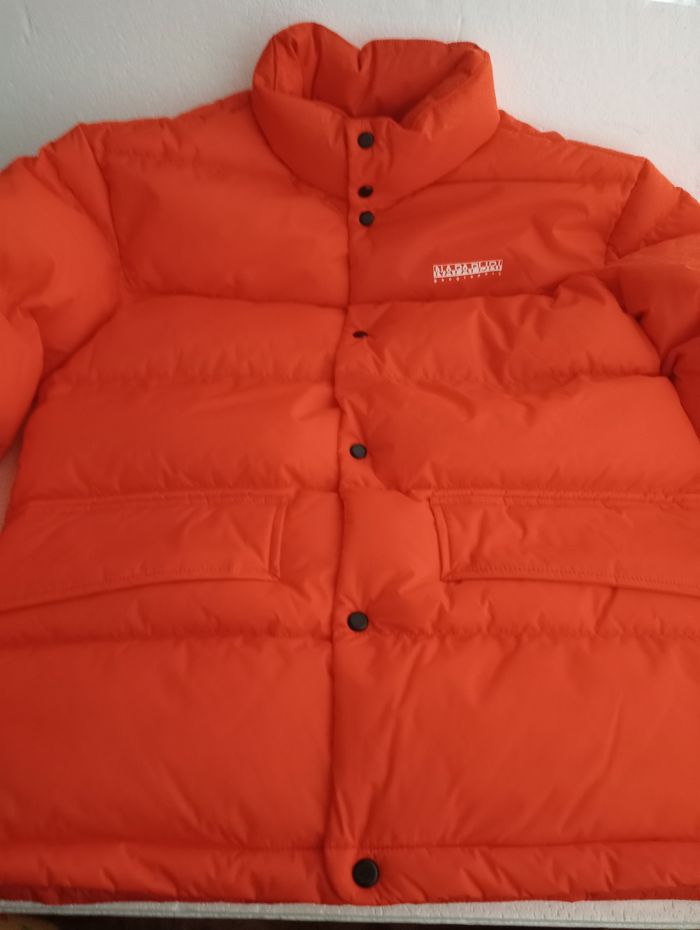 NAPAPIJRI veste orange , chaude, S (taille grand), super confort ! Neuve.