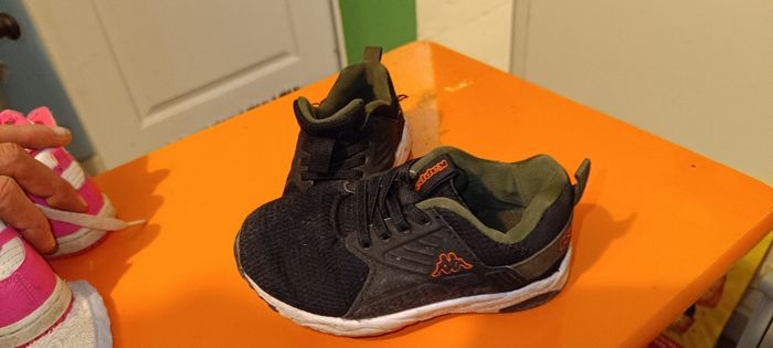 Vont jouer pour enfant de 2 à 8 ans vêtements neuf les chaussures n'ont jamais été utilisé ou très peu les chaussures adidas sont collector et je les vendrai pas en dessous de 20 € avec une paire au choix en plus ou un vêtement en plus les bottes ell - photo numéro 6