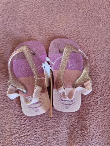 Paire d'Havaianas neuves taille 21