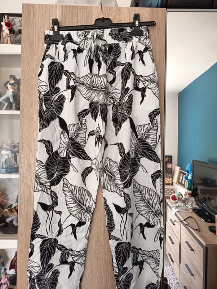 Pantalon fluide blanc feuille noir neuf - Taille L/XL - photo numéro 4