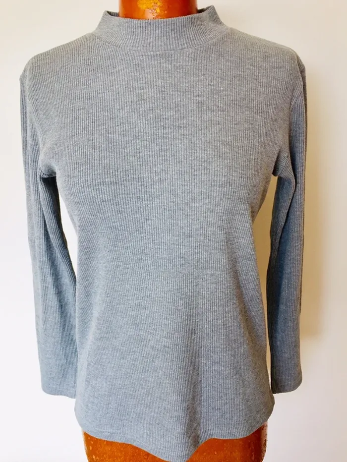 Petit pull gris côtelé vintage