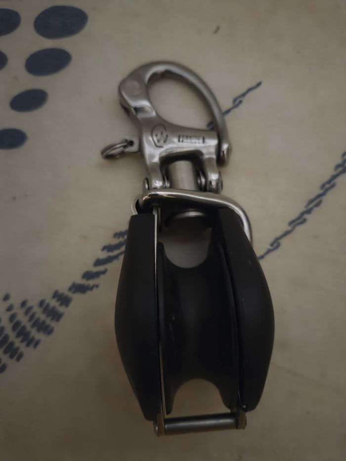 Poulie ouvrante à mousqueton WICHARD cordage max 18mm - photo numéro 2