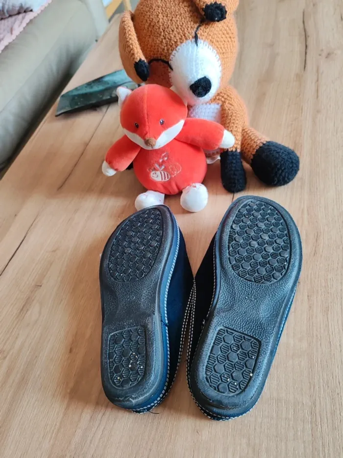 Chaussons garçon tbe qualité bleus 35 - photo numéro 3