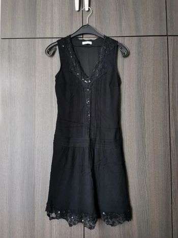 Robe noire à sequins