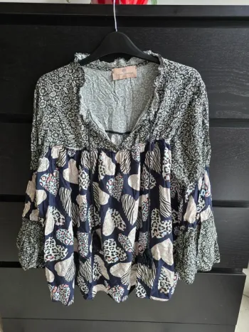 chemisier noire et blanc avec cœur April Vintage