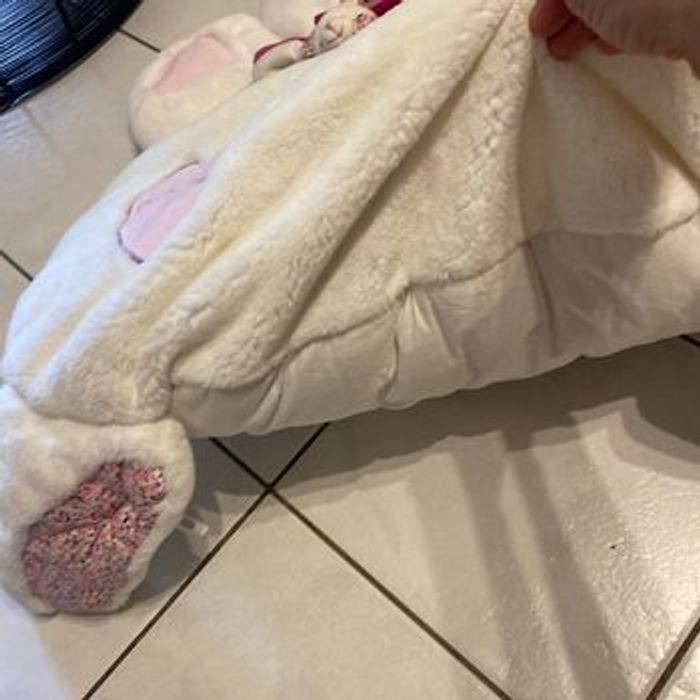 Tapis deveil blanc avec pattes fleuries et son doudou cerise assortis - photo numéro 6