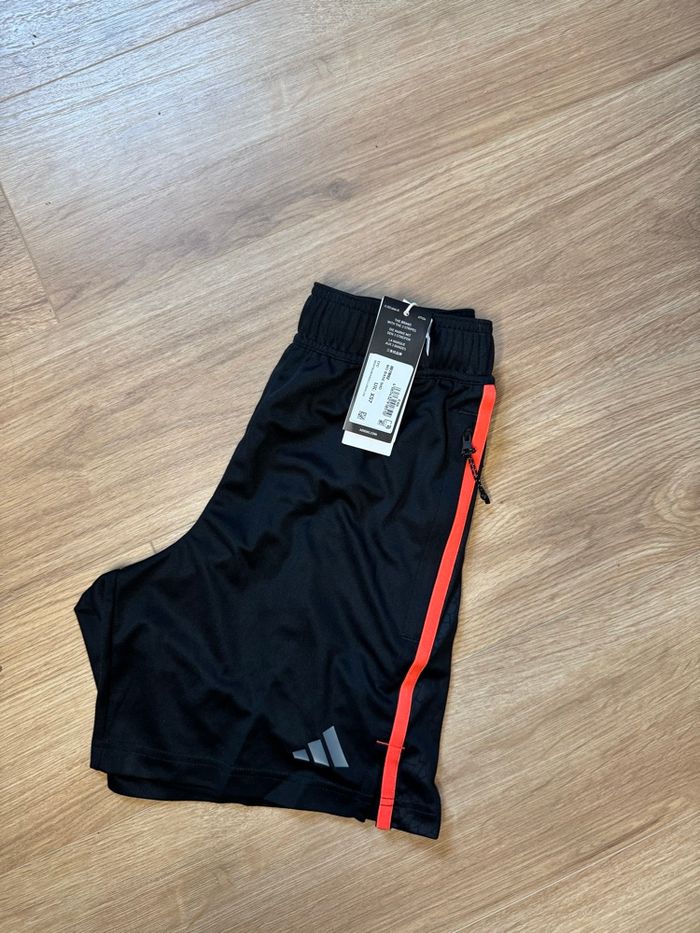 Short de sport Adidas noir
