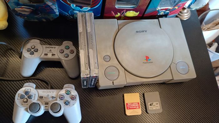 PlayStation 1 + 2 manettes + 2 jeux - photo numéro 4