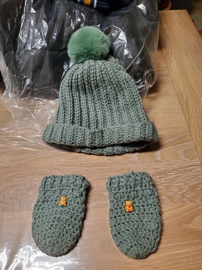 Lot bonnet et gants fait main - photo numéro 5