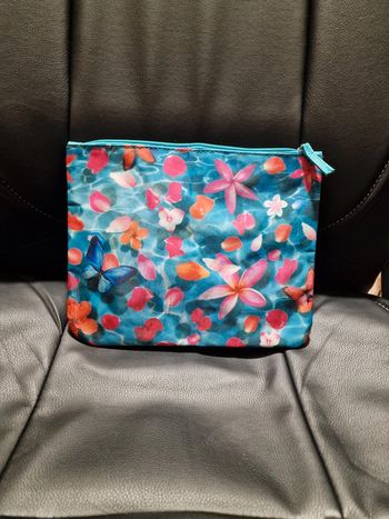 Pochette fleurie bleu