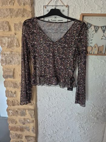Joli crop top transparent avec volants sur le bas et manches évasées Dazy désigner taille S