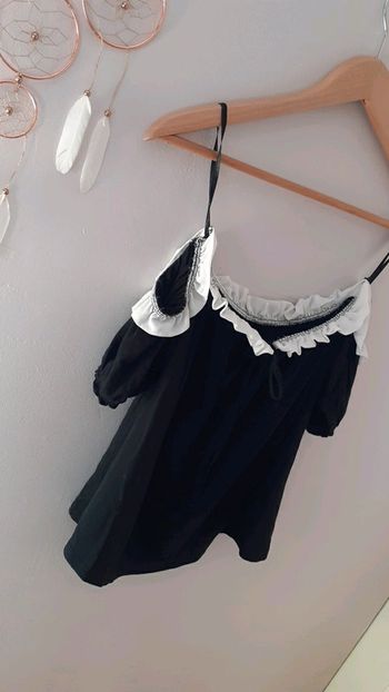 Top épaule découverte 🌹🌹