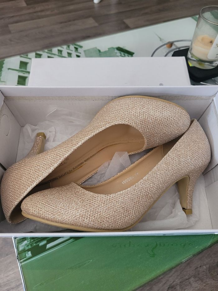 Paire d'escarpins de soirée dorée-Pointure 37🌟