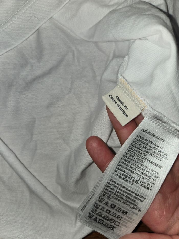 T-Shirt Calvin Klein neuf - photo numéro 3
