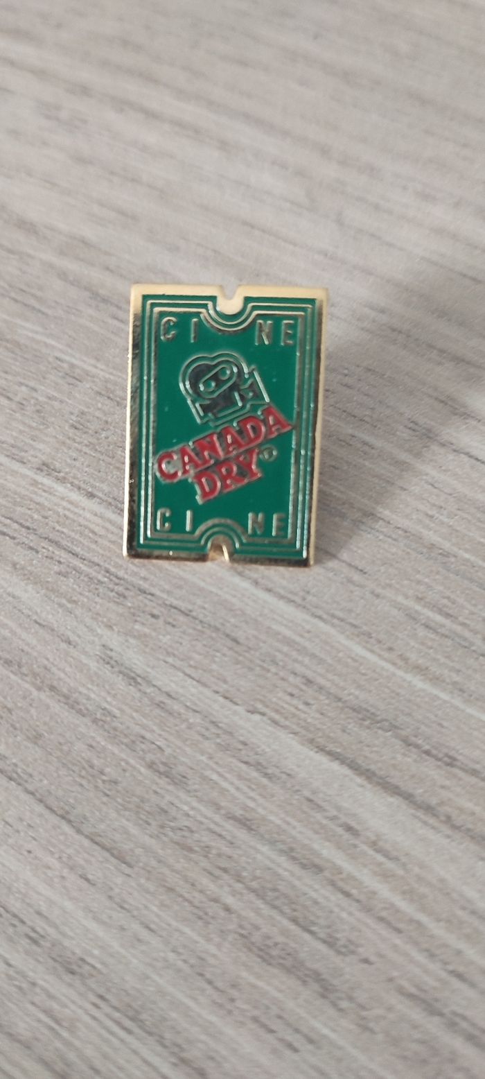 Pin's Canada Dry