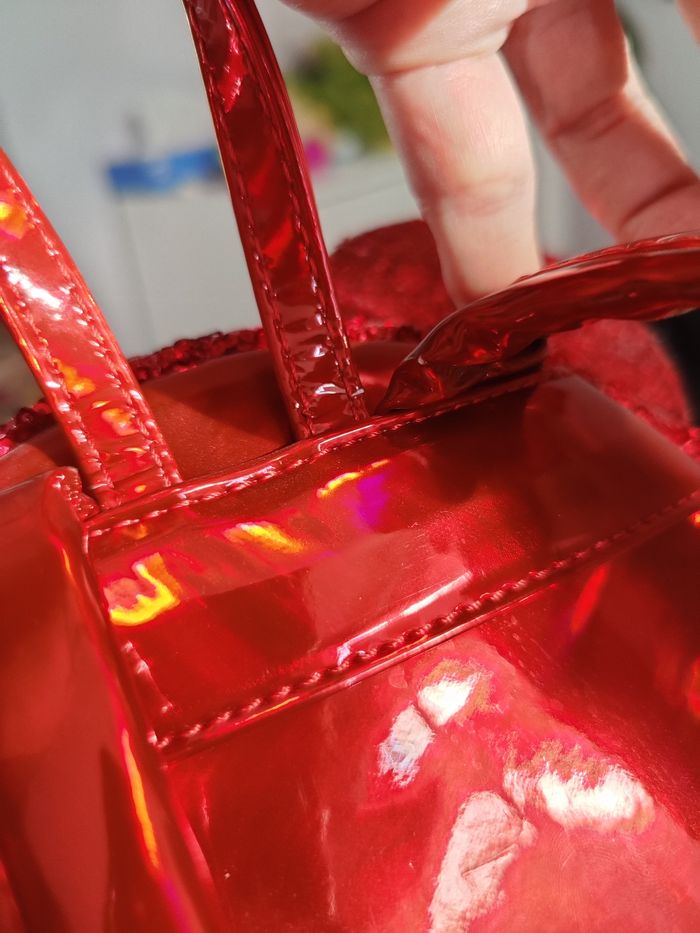 Loungefly Minnie sequins rouge - photo numéro 9