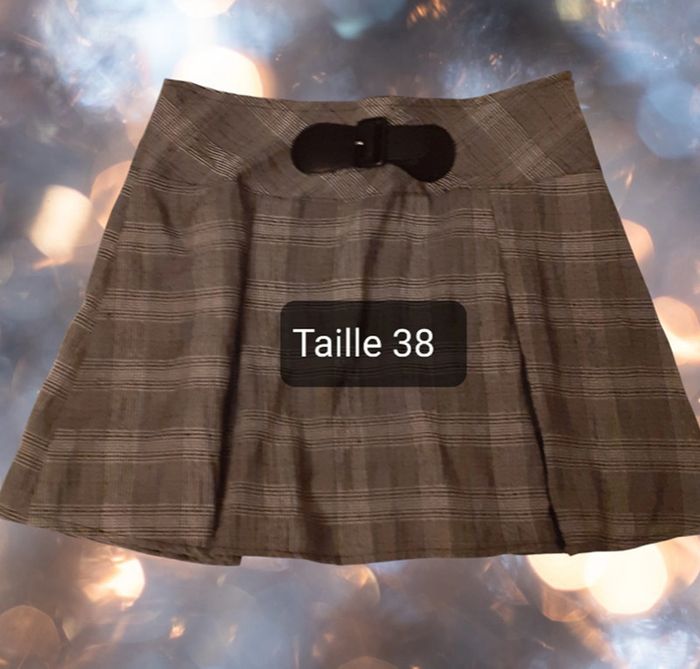 Mini-jupe écossaise à plis. Taille 38. Kiabi. Excellent état.