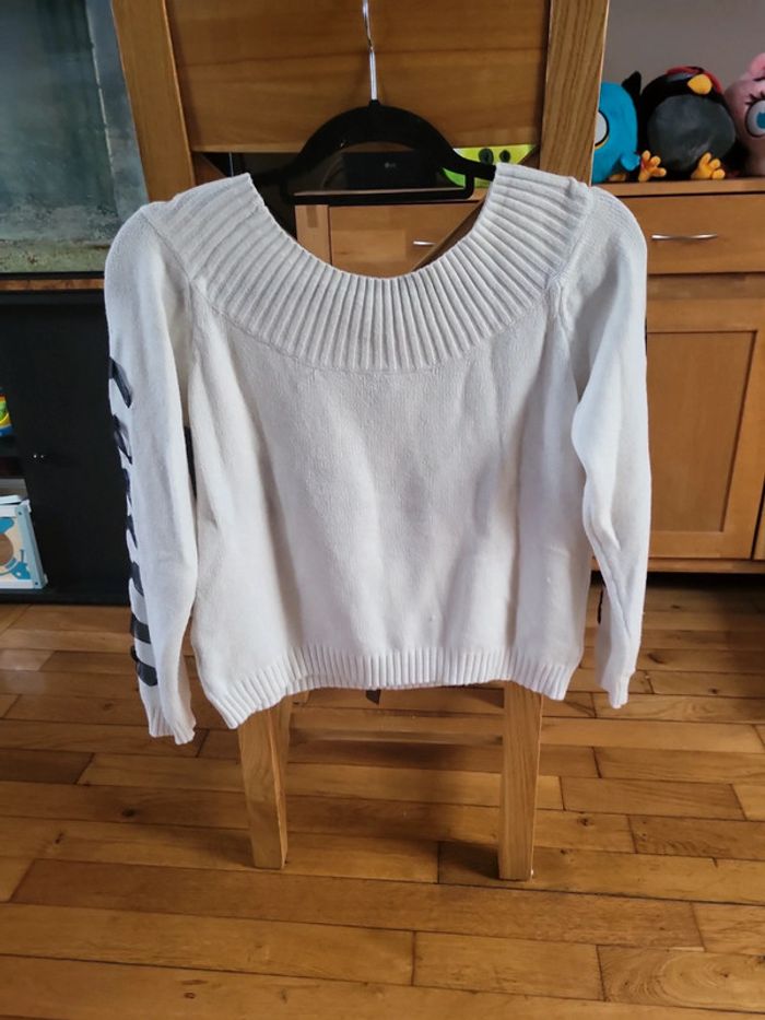 Pull blanc avec nœuds - photo numéro 2