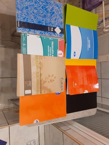 Lot de 9 articles scolaires