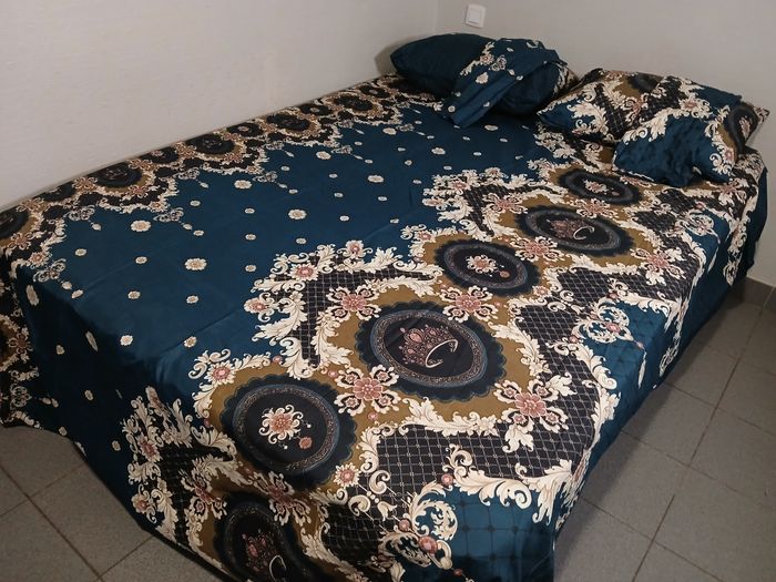 Drap de lit avec 4 taies d'oreiller - photo numéro 2